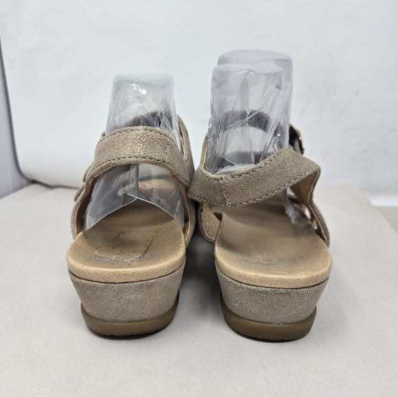 Dansko Angela Womens Sandel Sz 9.5-10 Sand Metallic Leather Comfort Wedge Adj. - Picture 4 of 13